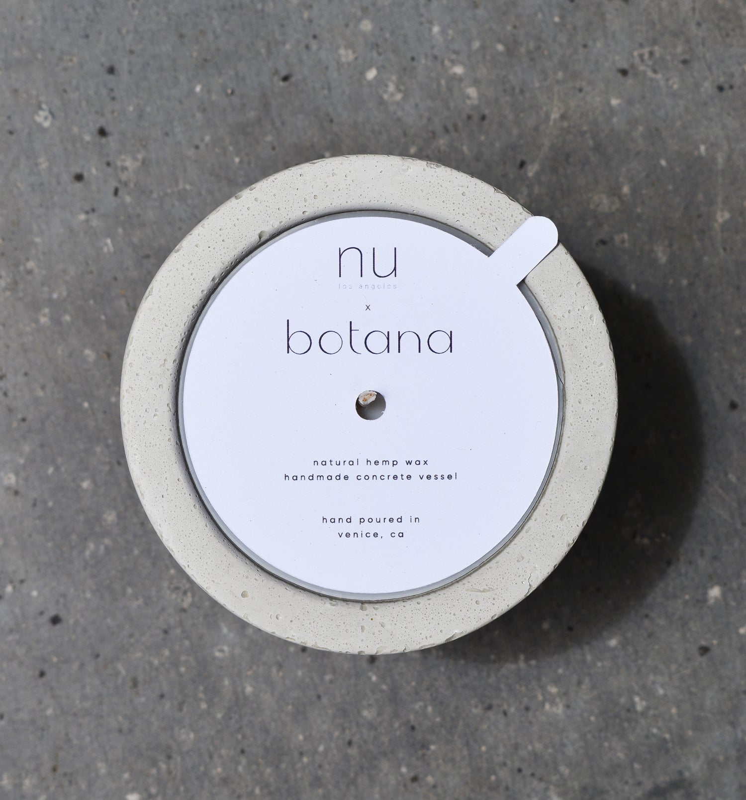 concrete candle made in collaboration with nu los angeles. picture of the candle&